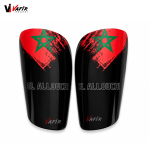Espinilleras de fútbol personalizadas de fibra de carbono con protectores de pierna de neopreno y calentadores, modelo para una alta protección. - Product Image 3