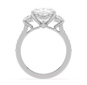 Magnifique bague à trois pierres en or rose 10K avec diamant de laboratoire taille ovale et accents demi-lune 6.30 CTW - Product Image 4