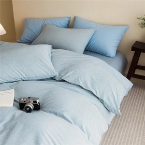 Juego de Edredón Alternativo de Plumón Sintético Blanco con Fundas de Almohada, Ropa de Cama Moderna Teñida Lisa con Costuras - Product Image 4