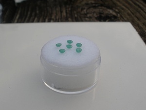 6 Esmeraldas Sueltas Facetadas Gemas Naturales de 3mm cada una - Product Image 2