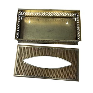 Boîte à mouchoirs rectangulaire en métal doré style vintage avec découpes, pour cuisine, hôtels, restaurants et buffets de complexes hôteliers, en provenance d'Inde - Product Image 4