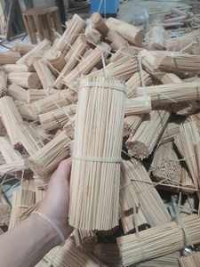 Bâtonnets diffuseurs d'huiles essentielles MITvn avec parfum naturel et fragrance de rotin, fabriqués au Vietnam, modèle MITVN-R05 pour usage en intérieur - Product Image 1