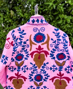 Veste en coton tricotée et brodée faite à la main pour femme, rose, motif floral ethnique, style bohème, respirante, écologique, coupe chauve-souris, col montant - Product Image 4