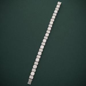 Pulsera de tenis para mujer chapada en rodio con diamantes de talla brillante redonda y engaste de púas, joyería clásica para bodas - Product Image 4
