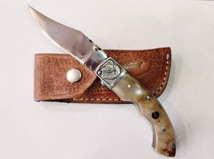 Cuchillo Plegable de Acero de Damasco SHARP POINT TRADES con Hoja de Borde Recto, Apertura con Perilla, Mango de Madera, Diseño Artístico, OEM - Product Image 1