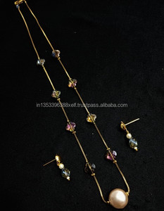 Collier minimaliste plaqué or avec perle de coquillage baroque et perles de cristal facettées, finition or délicate, bijoux pour femmes - Product Image 1