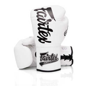 ถุงมือชกมวย FAIRTEX สีขาว น้ำหนักเบา ระบายอากาศได้ดี ปรับขนาดได้ แบบติดตีนตุ๊กแก สำหรับฝึกซ้อม สำหรับผู้ใหญ่ - Product Image 1