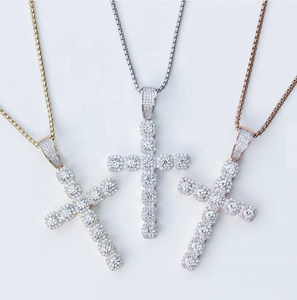 จี้กางเขนเงินแท้ 925 ประดับเพชรโมอิสซาไนต์ VVS ขนาดเล็ก สร้อยคอแบบ Ice Out เครื่องประดับจี้เพชรโมอิสซาไนต์รูปกางเขน - Product Image 4