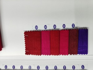 Tela de seda Gajji premium de 44 pulgadas de ancho, textura rica, brillante, suave y duradera, material de seda para proveedor de sarees, lehengas y blusas. - Product Image 4