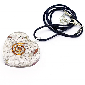 Pendentif cœur d'orgonite Howlite en vogue, énergie pendentif - Product Image 1