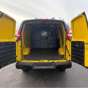 Fourgon utilitaire commercial d'occasion en excellent état, modèle 2019/2022, propulsion arrière, 6.6L V8, véhicule de livraison - Product Image 1