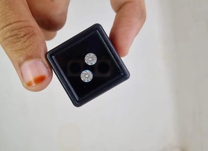 2 pièces de moissanite blanche ronde de 5,50 mm, taille excellente, vente en gros, conception de bijoux personnalisés - Product Image 4