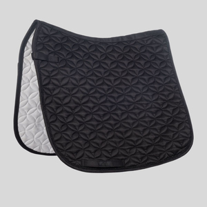 Vente en gros usine de tapis de selle écologiques à couleurs unies, dynamiques, avec doublure en polaire de laine, sangle de selle et rembourrage personnalisable avec logo - Product Image 1