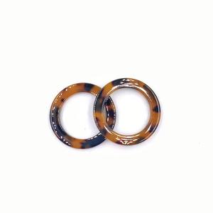 Boucles en résine naturelle, surface polie, écologiques, durables, accessoires de mode légers, résistants et longue durée d'utilisation - Product Image 2