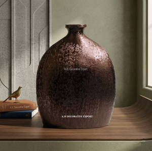 Vase en métal de forme organique moderne, texturé, couleur champagne argenté et bronze, vase bouteille, vase galet minimaliste nordique, décoration de luxe pour la maison - Product Image 5