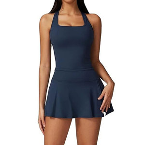Ensemble de tennis pour femme sous marque privée : Soutien-gorge de sport respirant avec coussinets et jupe gainante avec short intégré pour l'entraînement et le golf - Product Image 2