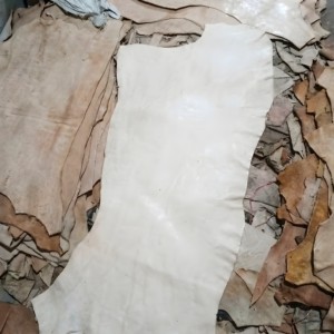 Cuir de vachette pleine fleur non teint, tanné végétal, pour la fabrication de sacs à main, portefeuilles, chaussures et accessoires d'artisanat. - Product Image 3