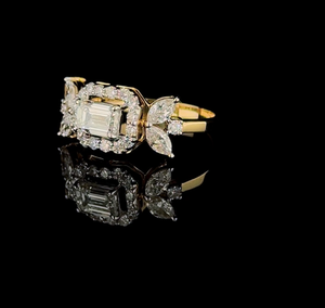 Bague halo de luxe en diamant taille émeraude avec diamants marquise latéraux, finition or bicolore, style vintage, bijoux raffinés - Product Image 2