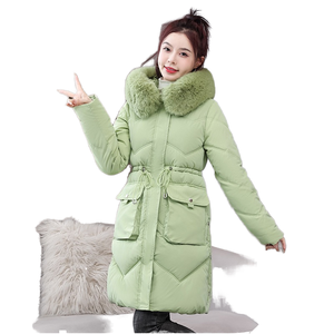Manteau d'hiver chaud et tendance pour femme, avec capuche longue en fourrure personnalisée et poches décoratives - Product Image 5