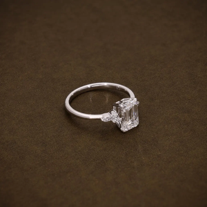 Anillo de Compromiso de Lujo con Diamante Cultivado en Laboratorio con Corte Esmeralda, con Piedras Laterales Marquise y Redondas, Anillo de Boda de Oro Sólido, Joyería Fina - Product Image 4