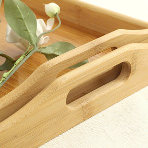 Plateau de service rectangulaire profond en bois d'acacia avec poignées latérales sculptées en forme d'arche, pour le petit-déjeuner, hôtel, OEM personnalisé, Vietnam - Product Image 3
