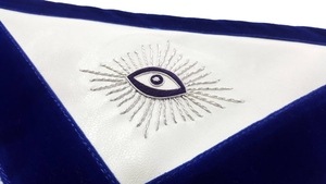 Tablier bleu maçonnique artisanal de luxe, insignes de franc-maçon, tenue cérémonielle de loge, design brodé - Product Image 4