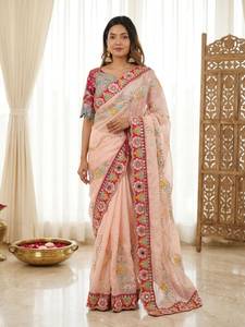 Sari en soie Rangoli de la marque Designer Dori avec broderie à sequins, accompagné d'un chemisier en soie Banglory mono entièrement brodé. - Product Image 2