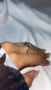 Bague en diamant moissanite bleu cyan, taille portugaise, bijou élégant, éclat intemporel, brillance, savoir-faire raffiné, design radieux - Product Image 3