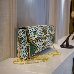 Sac à main pochette en métal doré pour fête et mariage - Product Image 4