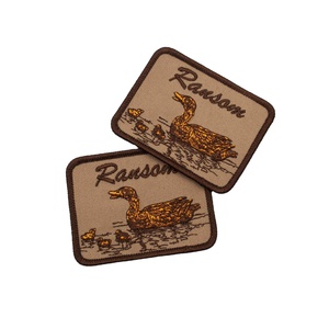 Parches Termoadhesivos Personalizados de Tela Chenilla 3D con Logotipo Propio, Decoración de Lentejuelas Bordadas con Gancho y Bucle para Ropa - Product Image 6