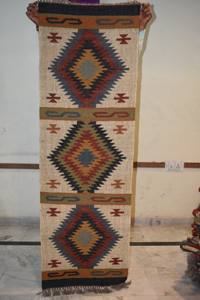 พรมปูพื้นสไตล์โบโฮทำจากเส้นใยปอกระเจาธรรมชาติ ทำมือ ใช้ได้สองด้าน พับเก็บได้ เหมาะสำหรับห้องนอน โรงแรม และสำนักงาน ขายส่งพรมปูพื้นปอกระเจา - Product Image 3