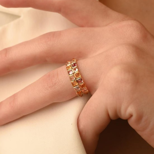 Bague statement NOVA pour femme en or massif 18 carats avec saphirs multiples sertis en canal et double alliance éternité - Product Image 1
