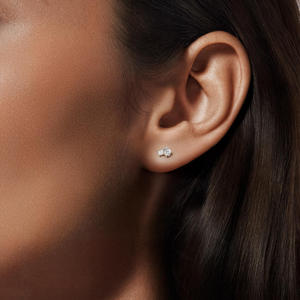 ต่างหูห่วงประดับเพชรรูปหัวใจแบบมีพื้นผิว - Product Image 3