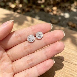 Pendientes Clásicos de Plata de Ley 925 con Moissanita VVS, Corte Redondo y Baguette Cónico, Regalo Nupcial para Mujer - Product Image 1