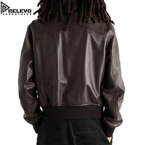 Chaqueta de Cuero Marrón Oscuro Vintage de Alta Calidad para Hombre, Chaqueta Bomber Minimalista con Cierre Completo y Cuello Extendido - Product Image 2