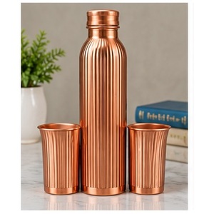 Botella de Agua Moderna de Cobre con Dos Vasos, Acabado Martillado, Juego de Bebidas Portátil, Diseño Tradicional para Uso Doméstico - Product Image 3