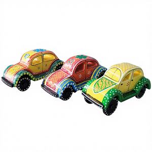 Mini Coche de Madera Pintado a Mano, Decoración para el Hogar, Hecho en India por el Perfect Bazaar - Product Image 1