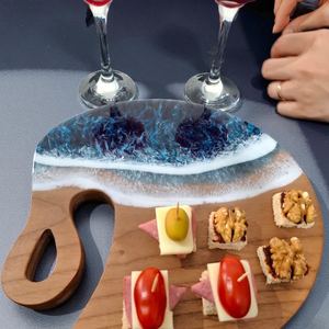 Planche à pain ronde décorative en bois et résine avec poignée, compatible lave-vaisselle, idéale pour la cuisine, le petit-déjeuner, le brunch, les restaurants, les cafés et l'usage domestique - Product Image 5