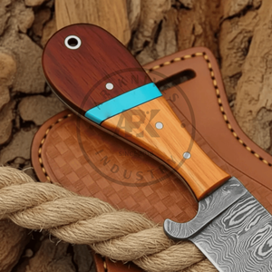 Couteau de chasse artisanal en acier Damas |   Couteau utilitaire Bull Cutter pour l'extérieur |   Couteau à lame pleine en bois de Pakka avec fourreau en cuir OEM - Product Image 3