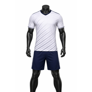 Ensemble d'uniformes de football personnalisés pour hommes, maillot et short de football respirants, séchage rapide, polyester, kit d'équipe, vêtements de sport OEM par sublimation - Product Image 1