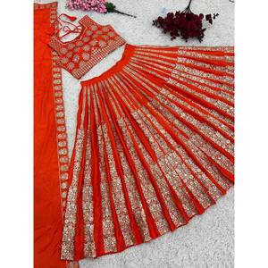 Magnifique Lehenga Choli de mariage XL avec de riches broderies et des sequins - Product Image 2