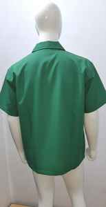 Chemise de barbier pour homme avec logo personnalisé - Vêtements de travail professionnels antistatiques pour salon de coiffure - Product Image 2