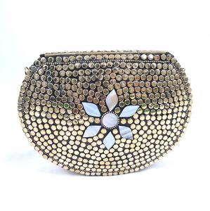 Bolso de Hombro de Noche Hecho a Mano de Primera Calidad God Grace Craft con Marco Metálico e Incrustaciones de Concha, Forma Redonda para Uso Nupcial en Bodas - Product Image 1