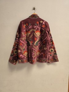 Chaqueta de Terciopelo Rosa Polvoriento con Bordado Floral Botánico Hecho a Mano para Mujer, Estilo Boho Étnico, Abrigo de Diseñador, Exportador Mayorista - Product Image 2