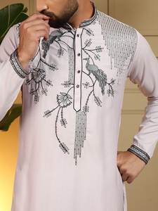 Elegante Conjunto de Kurta Tradicional para Hombre con Detalles de Bordado Moderno - Product Image 3