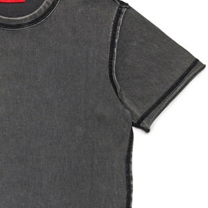 T-shirt pour garçons au design élégant et tendance, col rond, matière respirante et ajustable de haute qualité, avec personnalisation du logo. - Product Image 4