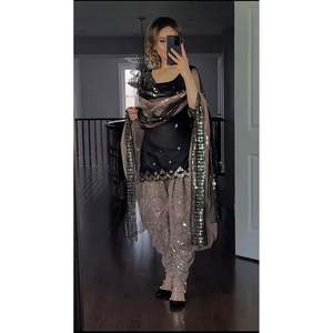 Costume Patiyala noir pour femme UC372 pour les occasions festives - Product Image 2