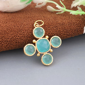 Colgante de Cruz Espiritual Cristiana con Gema de Calcedonia Aqua Corte Cojín, Chapado en Oro de 18K sobre Latón Sólido, para Collares - Product Image 2