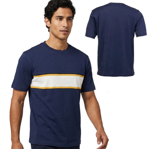 Camiseta de manga corta azul marino para hombre con ribete en contraste de rayas blancas y amarillas, corte regular, diseño casual de punto con cuello redondo. - Product Image 2