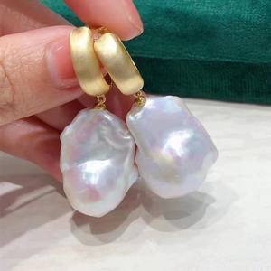 Nouvelles boucles d'oreilles baroques en perles d'eau douce populaires en Europe et en Amérique, bijoux de forme tendance - Product Image 4